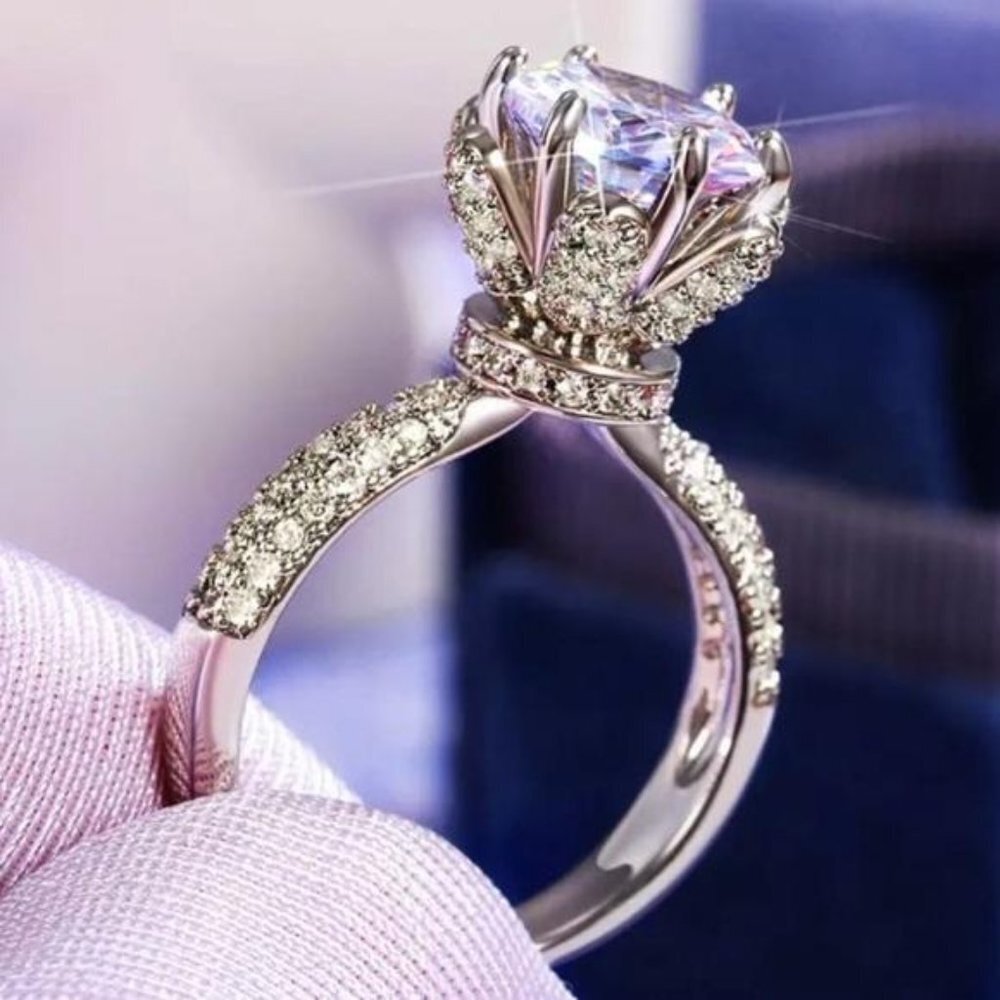 NEW 925 STERLING SILVER FLOWERED DIAMOND RING, CUTE RING, SHINY RING.